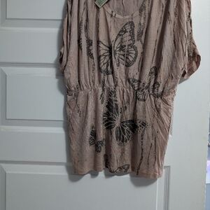 Tan butterfly print top with nice detailing and zipper sleeves. New with tags